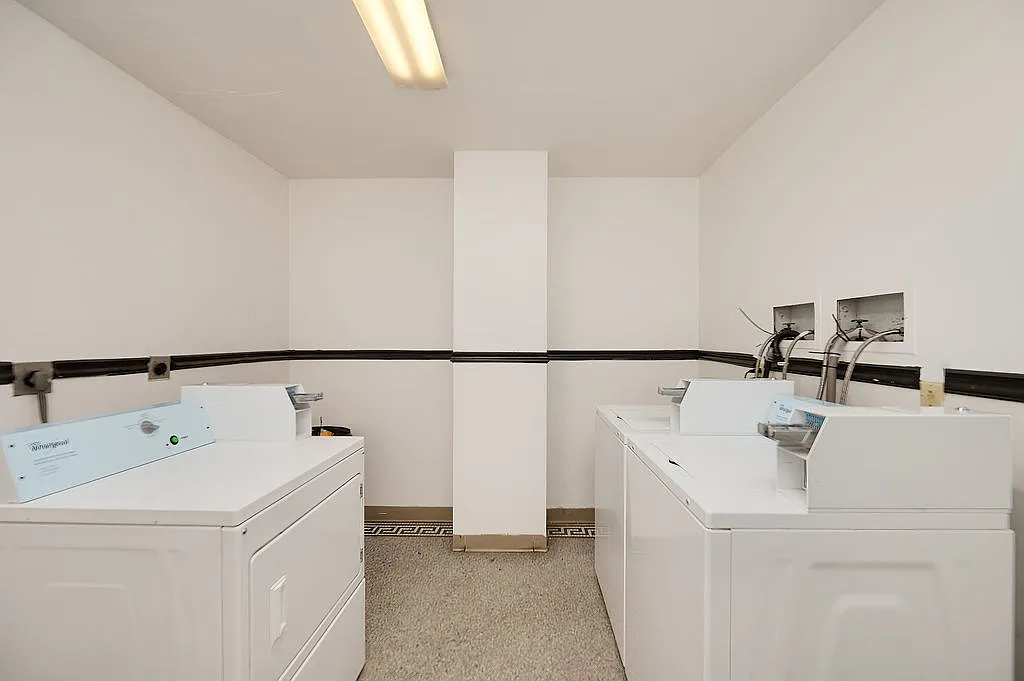 Grammery Court Apartments — Photo 3