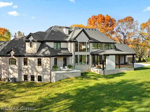 2323 Canterwood, Highland, MI 48357