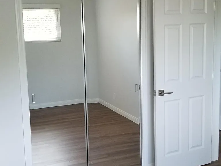 509 E Grand Ave — Photo 15