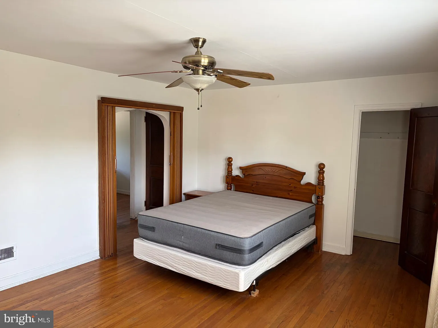 1 bed, 1.0 bath, 2500 sqft, $1,345 — Photo 2