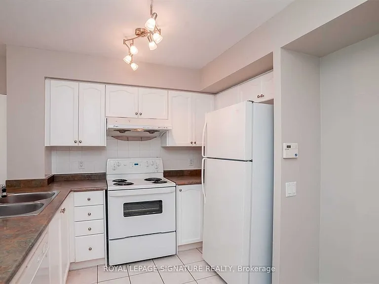 9017 Leslie St #603 — Photo 8