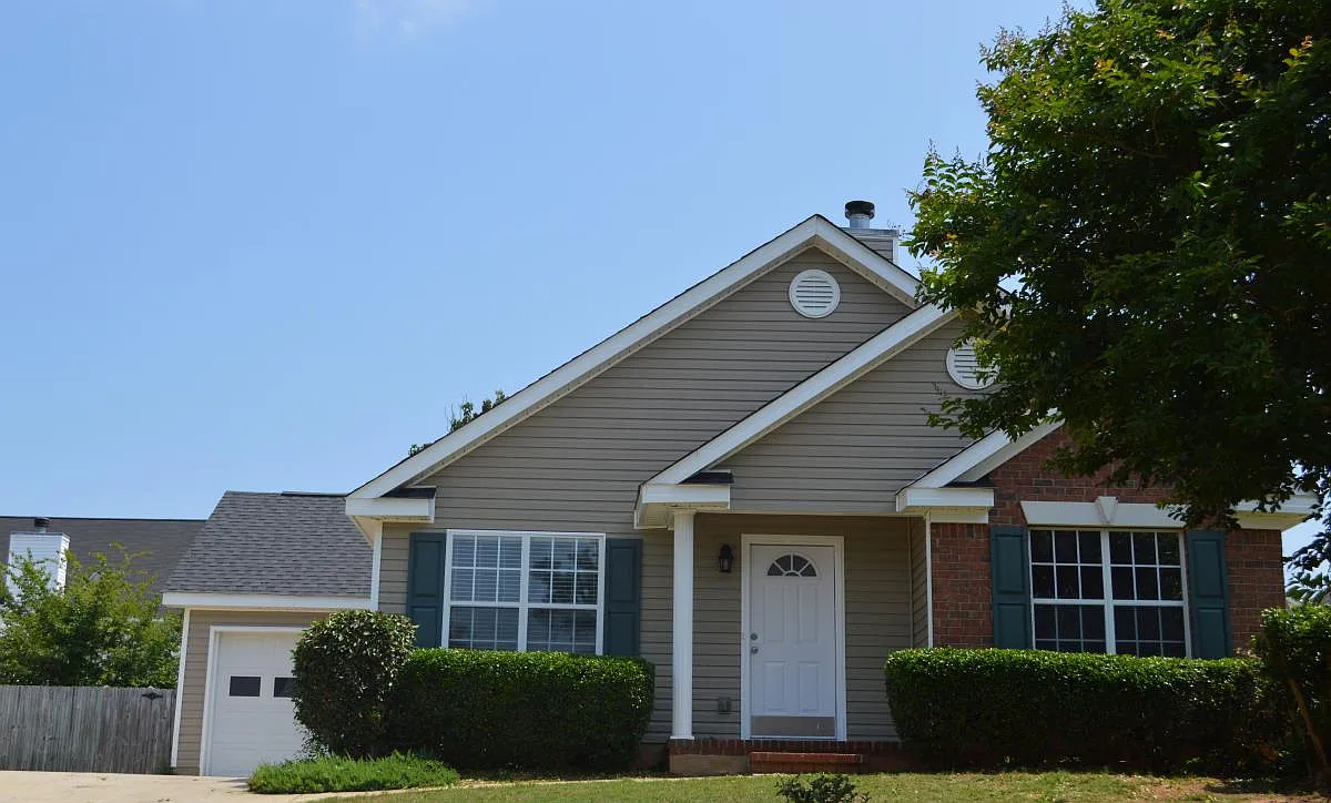 3 bed, 1326 sqft, $1,950 — Photo 4