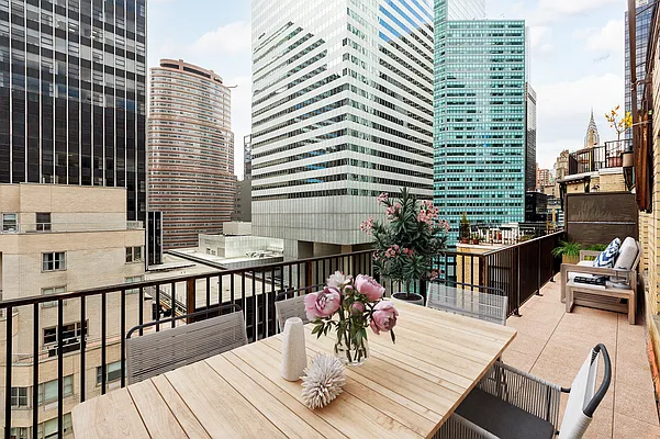 Rented by Compass | media 10