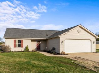 22107 Maple Ct, Woodburn, IN 46797