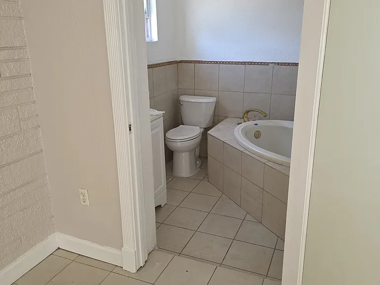 3110 Brompton Dr — Photo 7