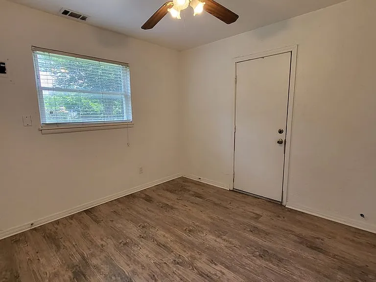 1506 Dakota St — Photo 6