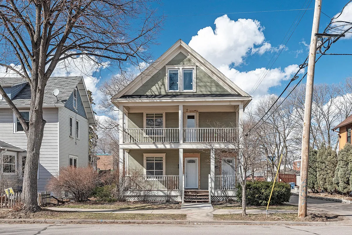 Building Photo - 216 W 32nd St