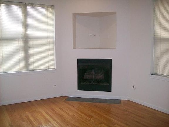 2nd image of 1337 N Burling St #2