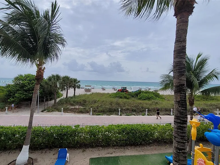 6039 Collins Ave — Photo 8