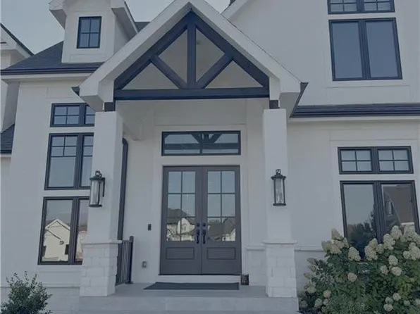 15820 Oakmont St, Overland Park, KS 66221