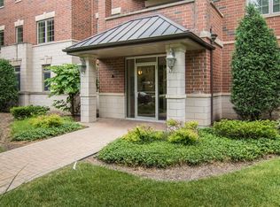1033 Peterson Ave APT 303, Park Ridge, IL 60068