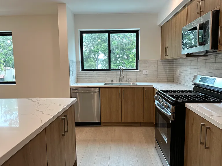 941 N Martel Ave #102 — Photo 15