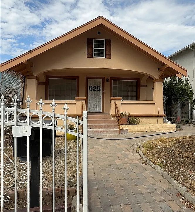 1st image of 625 W 41st Dr #1