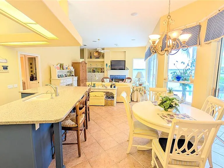 4709 Dolphin Cay Ln S — Photo 11