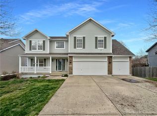 521 NE Cumberland Dr, Blue Springs, MO 64014