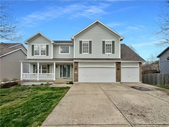 521 NE Cumberland Dr, Blue Springs, MO 64014