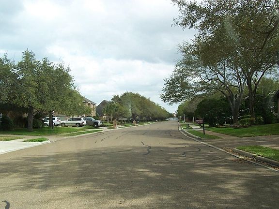 3rd image of 6104 Country Club Dr