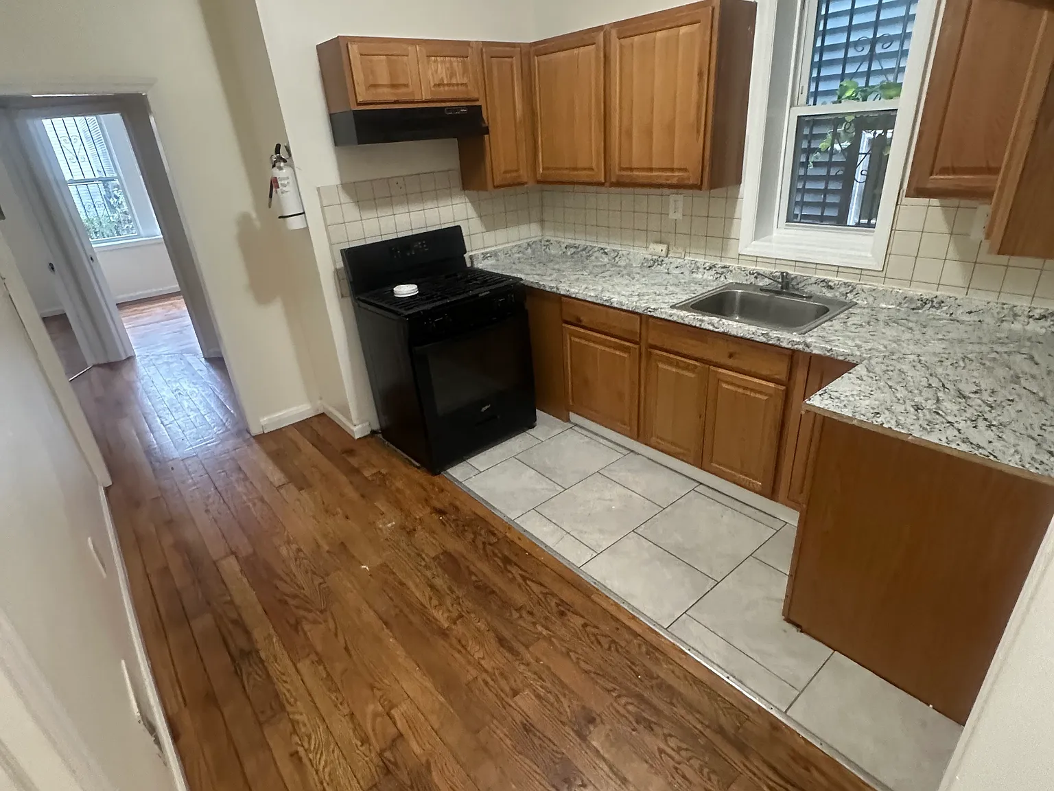 4 bed, 1.5 bath, $2,500 — Photo 4