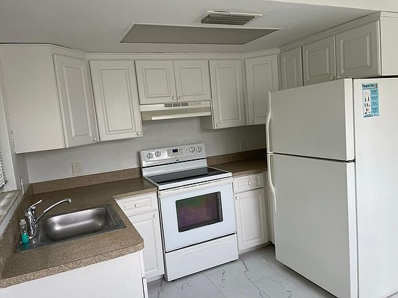 4th image of 627 92nd Ave N #2/1
