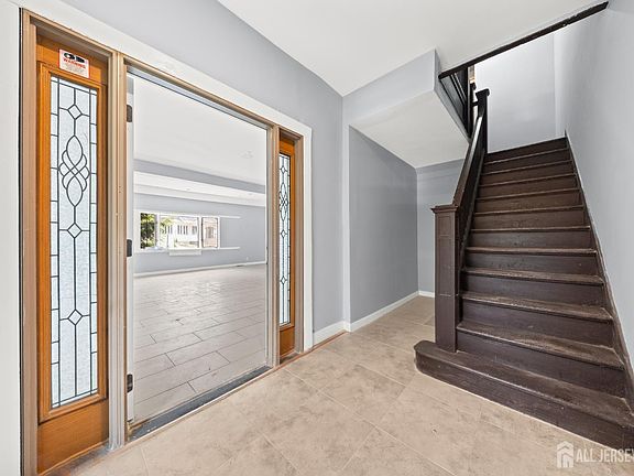 5th image of 700 Park Ave #702