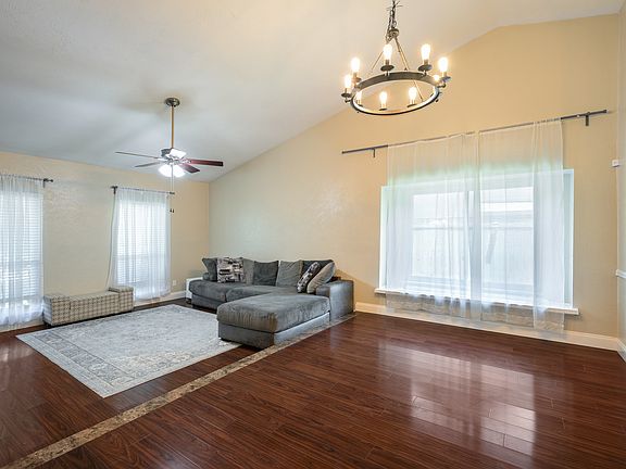 5th image of 1440 Colmar Dr