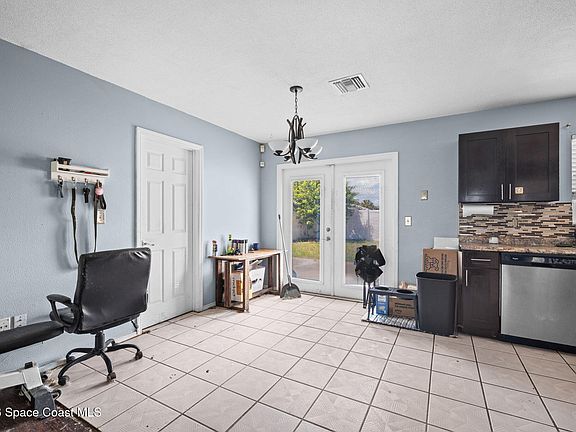 5th image of 790 Bianca Dr NE