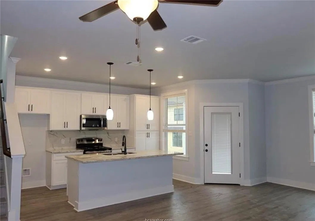 4 bed, 4.5 bath, 1844 sqft, $2,300 — Photo 4