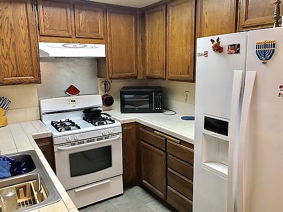 5th image of 5534 Encino Ave APT 311