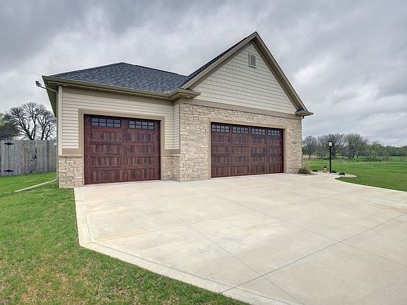 3rd image of 1833 S Stone Creek Blvd