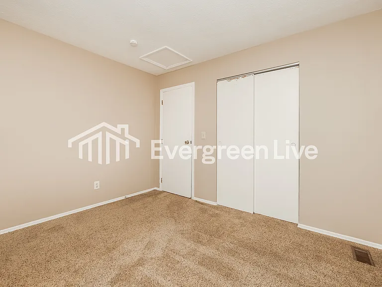 2465 Cross Village Dr — Photo 10