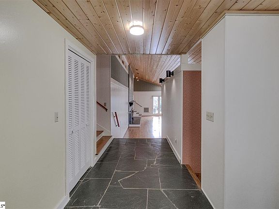 5th image of 2 Terra Lea Ln