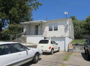 902 E Main St, Stanford, KY