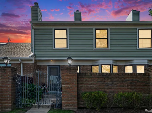 30979 Country Blf #163, Farmington, MI 48331