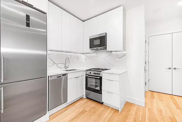 Rented by REAL New York | media 35