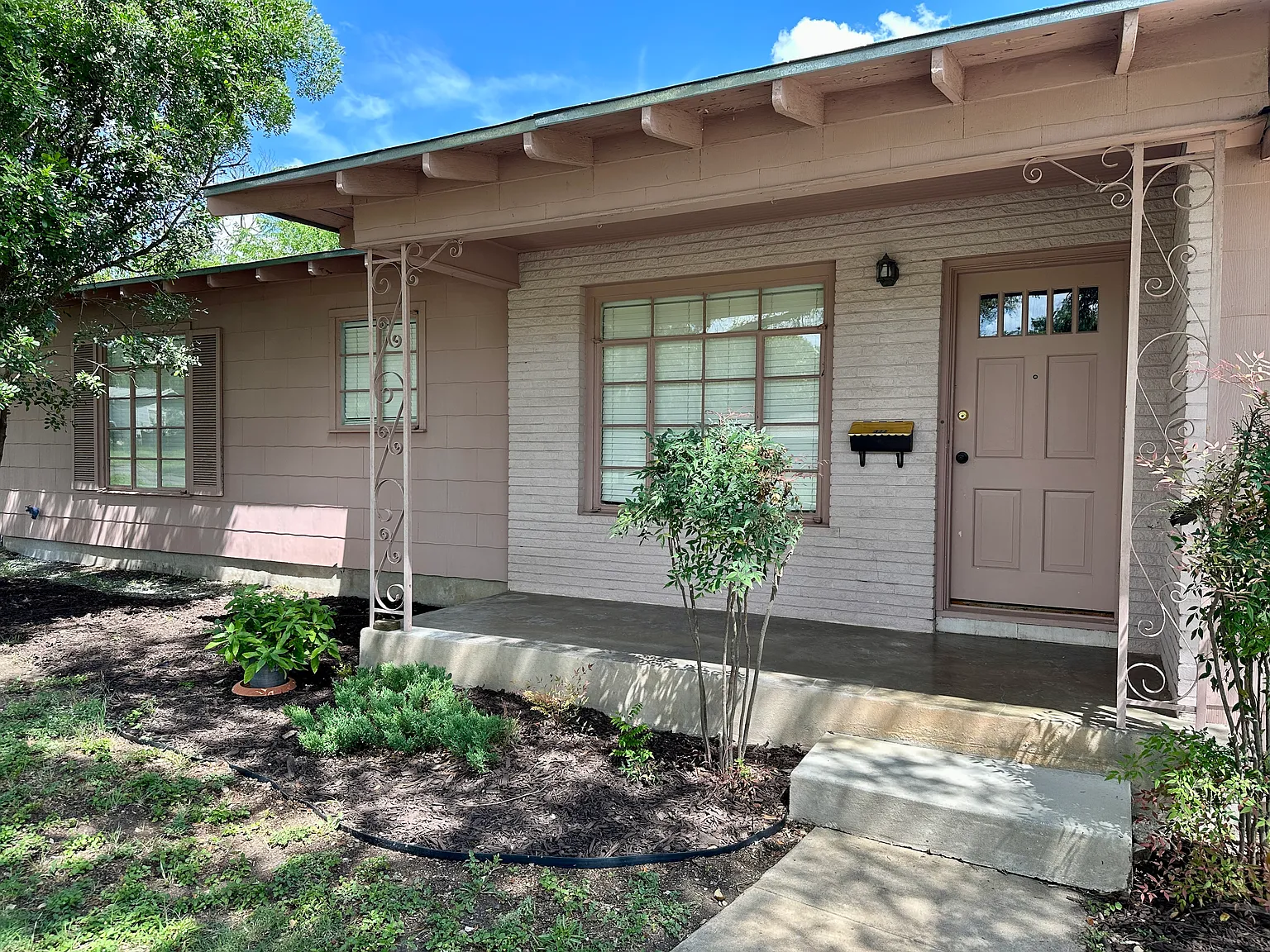 322 Altgelt Ave — Photo 1