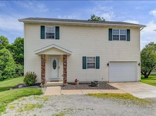 600 Piza St #2, Riverton, IL 62561