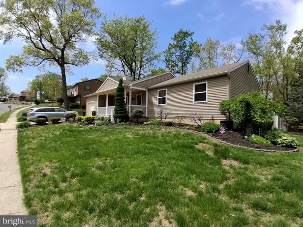 1 Fawn Ct, Blackwood, NJ 08012