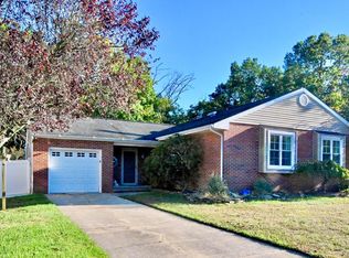 2 Elizabeth Pl, Sicklerville, NJ 08081