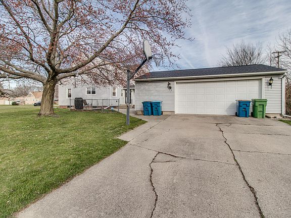 3rd image of 1027 W Highland Blvd
