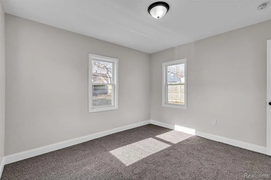 3 bed, 972 sqft, $1,495 — Photo 3