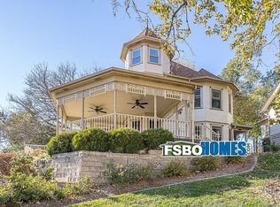1416 E River Dr, Davenport, IA