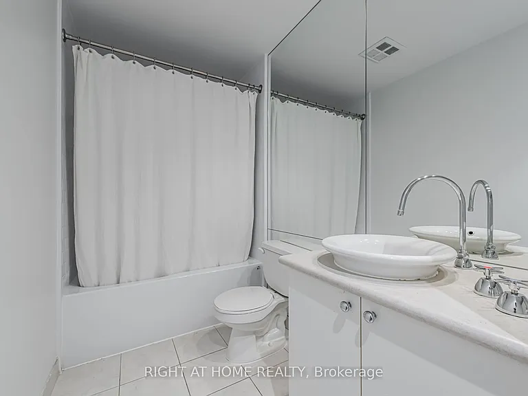 333 Adelaide St E #418 — Photo 16