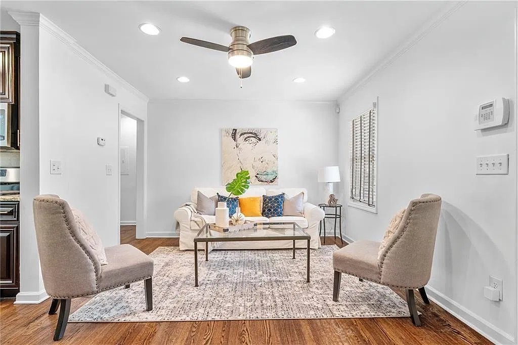 3 bed, 3.0 bath, 1584 sqft, $2,695 — Photo 2