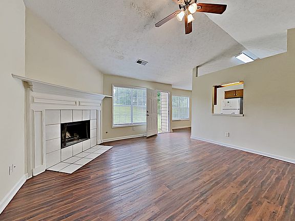 3rd image of 3511 Freeport Dr