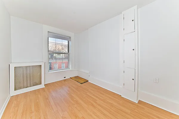 Rented by Isen & Company : Real Estate Advisors | media 13