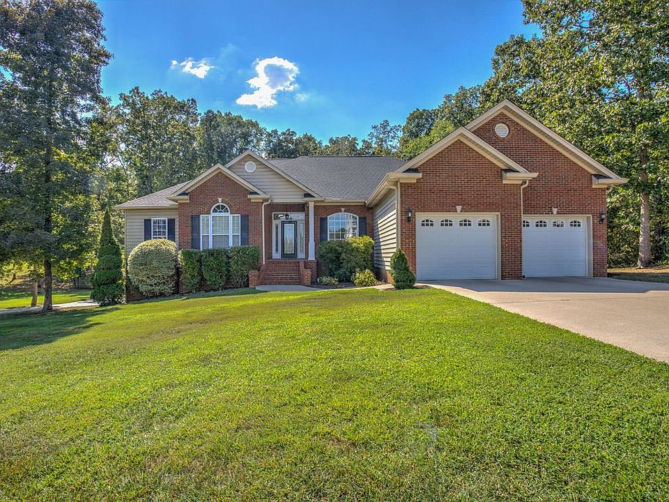 1st image of 223 Hickory Crest Dr NE