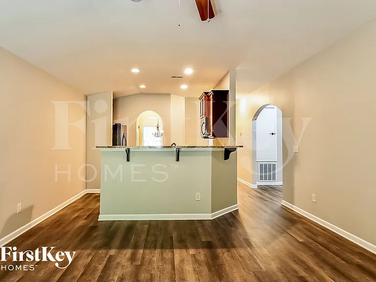 321 Reed Way — Photo 4