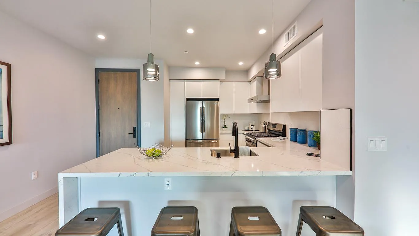 2 bed, 2.5 bath, 1449 sqft, $4,395 — Photo 4