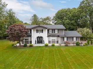 2 Pinebrook Ct, Dix Hills, NY 11746