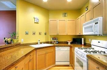 5th image of 919 233rd Ave NE